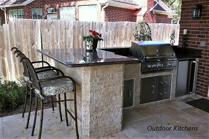 Outdoor Gas kitchen with bar seating